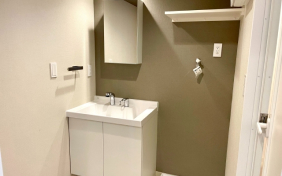 モダンスタイル洗面脱衣室