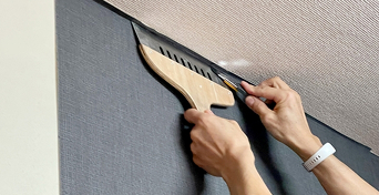 クロス張替えの様子