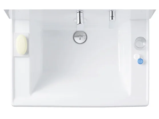 大きなバケツもしっかり置ける ボウルは広さに加えて深さがあるので、バケツなどの大きな物もしっかり納まります。セーターなどのかさばる衣類の手洗いや、洗髪もしっかり行えます。